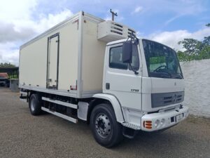 Mercedes Benz Mb Atron 1719 Ano 2016 Baú Refrigerado