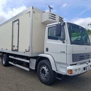Mercedes Benz Mb Atron 1719 Ano 2016 Baú Refrigerado